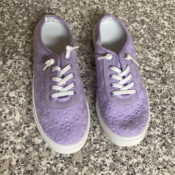 Studio 1886 Canvas Sneakers Lavender + Flower Design Slip Ons BRAND NEW size 8 - Picture 2 of 16